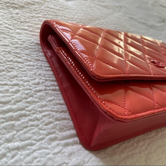 Chanel Patent Quilted Dark Pink Wallet On Chain WOC - Picture 3 of 12